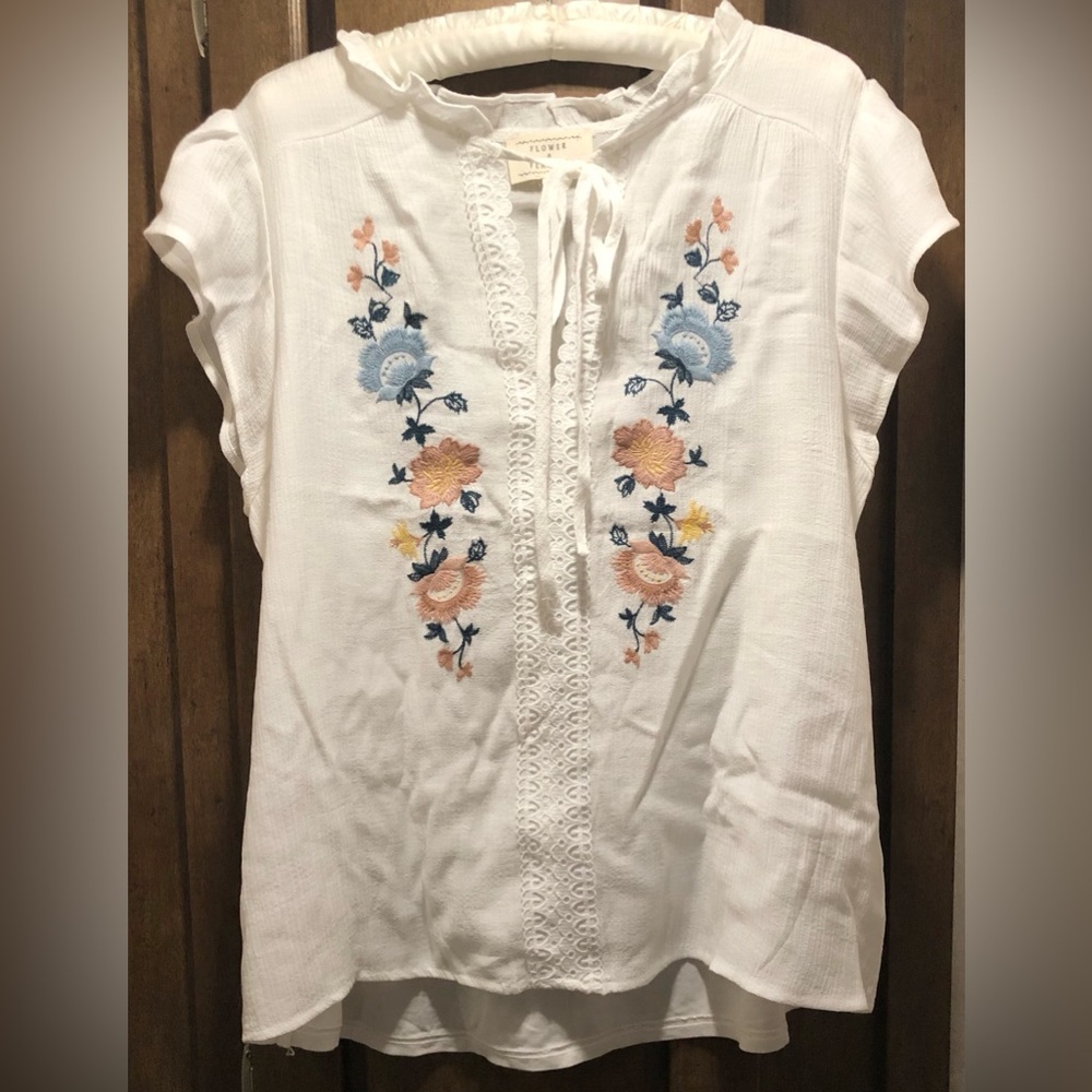 NWOT Floral Embroidered White Top